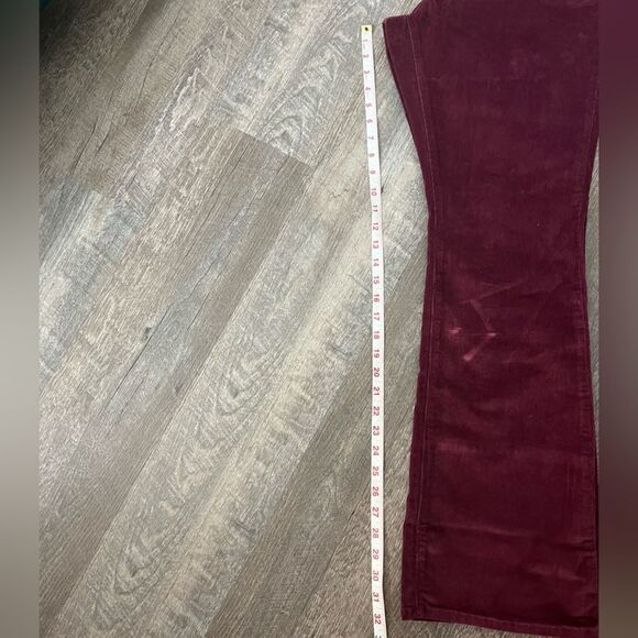 Levi's 725 High Rise Bootcut Corduroy Jeans in Windsor Wine- Size 33x32 - Picture 10 of 11